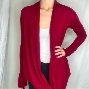 Red lightweight open front high-low long sleeve cardigan; size medium